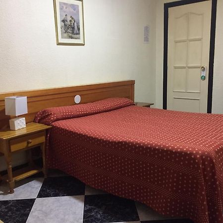Hostal Jacinto Alcalá de Henares Exterior foto